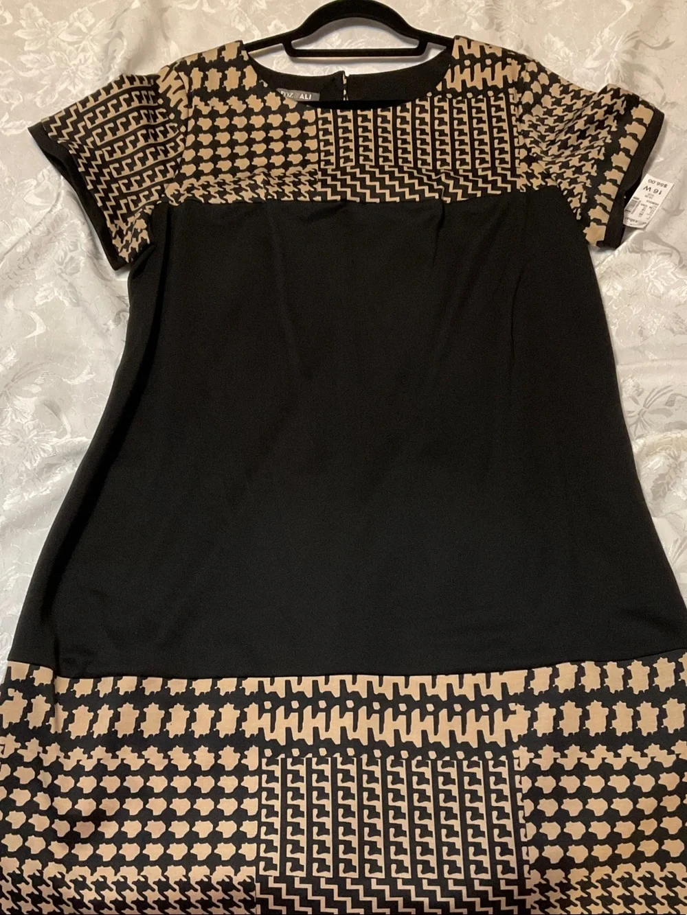 Roz & Ali Black and Beige Patterned Short Sleeve Midi Dress
